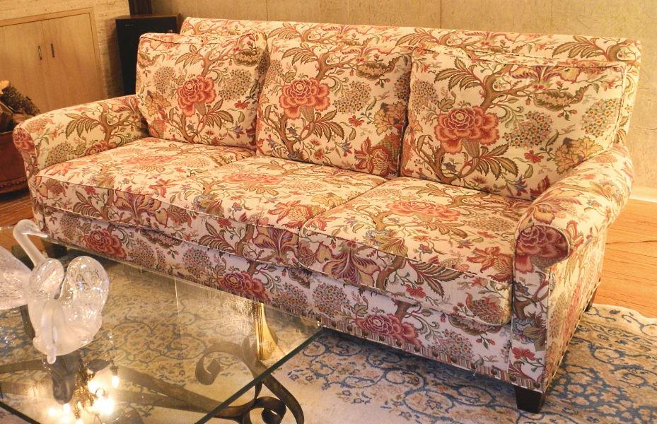 Lee Industries floral upholstered settee. (1 of 6)