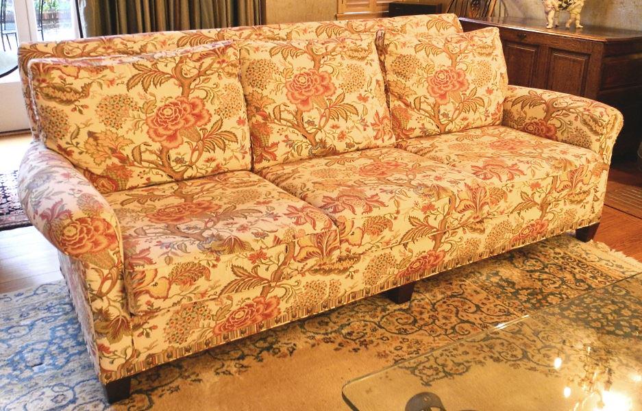 Lee Industries floral upholstered settee. (1 of 3)