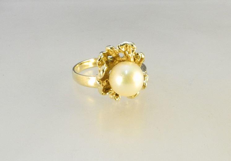 14K Gold & Pearl Ring. (1 of 4)