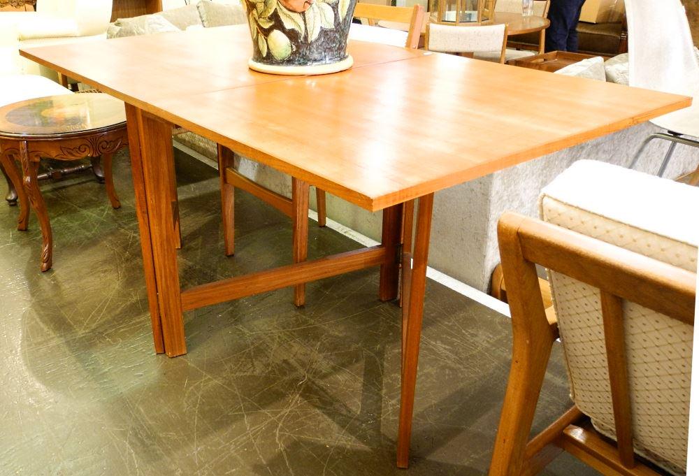 Danish Modern Drop Side Dining Table. (1 of 4)