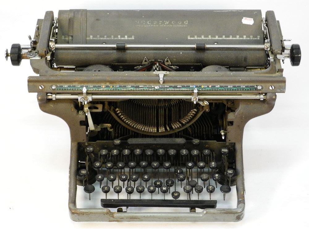 Vintage Underwood typewriter. (1 of 1)