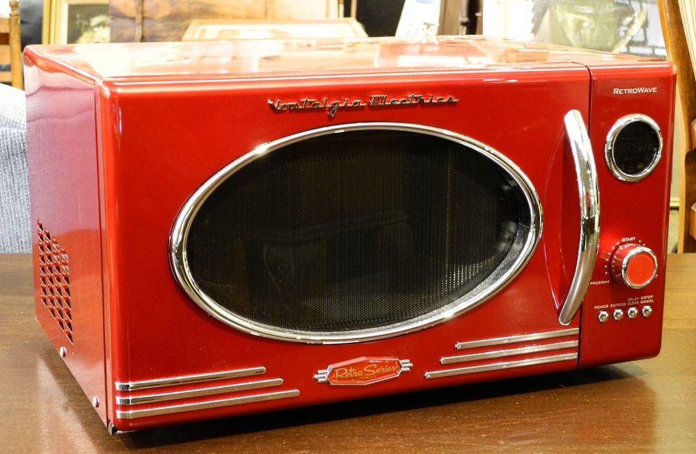 Red Nostalgia Electric Microwave. (1 of 1)