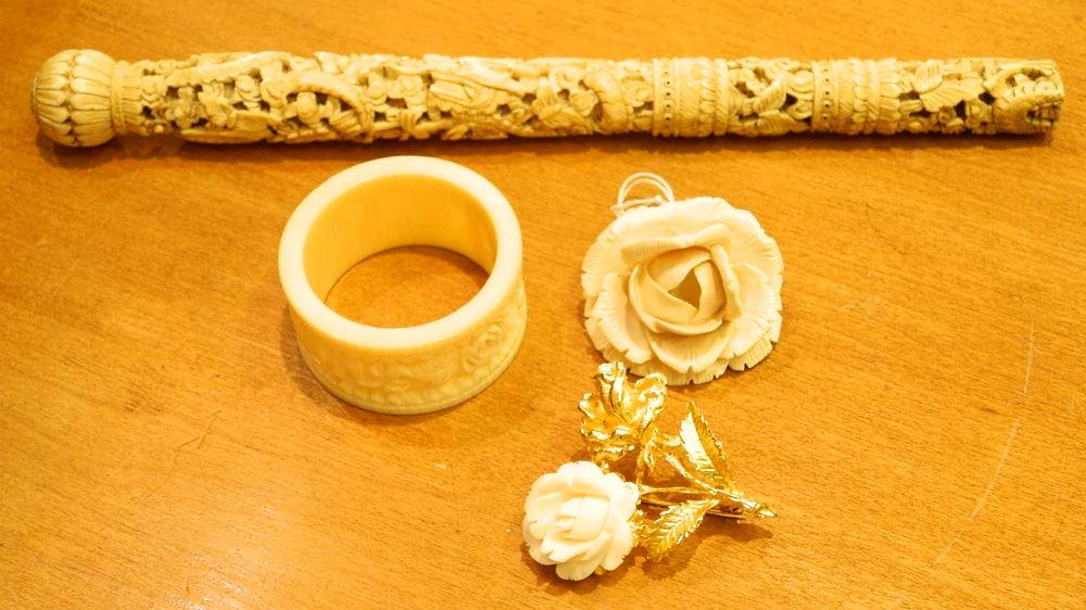 4 Various Chinese Carvings: 2 Brooch / Handle / Napkin (1 of 1)