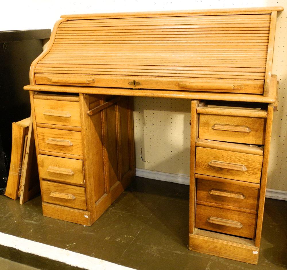 Double Pedestal Roll Top Desk.: Double Pedestal Roll Top Desk.