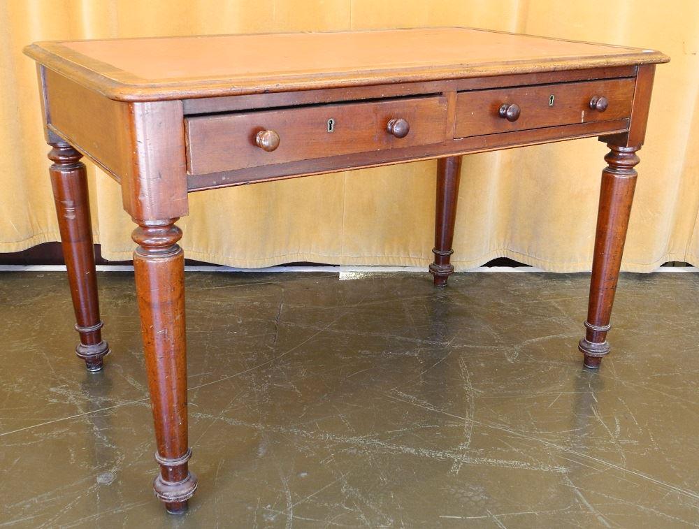 19th Century Mahogany Petite Writing Table.: 19th Century Mahogany Petite Writing Table.