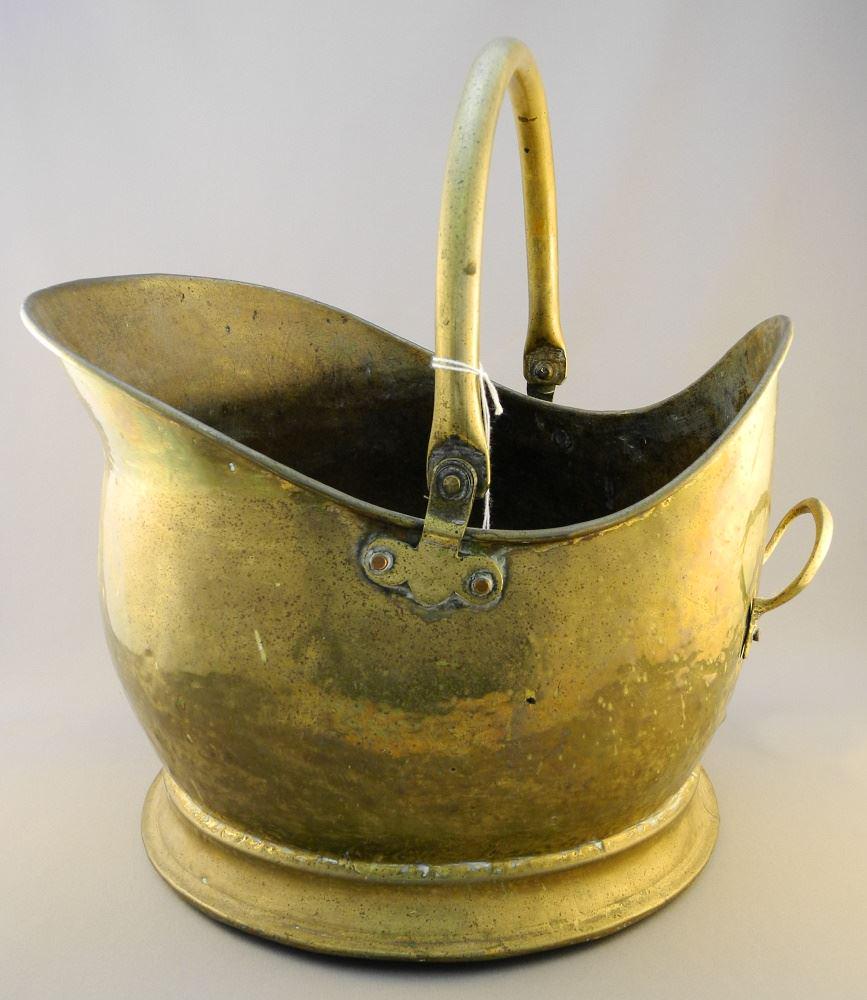 Hammered Brass Coal Scuttle. (1 of 2)