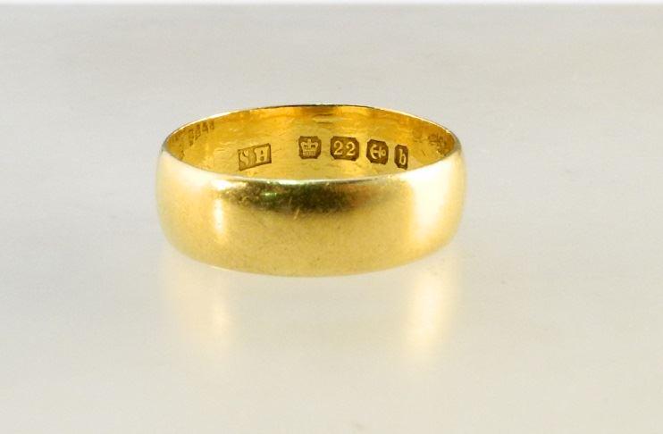 22K Gold English Wedding Ring, size 8. (1 of 6)