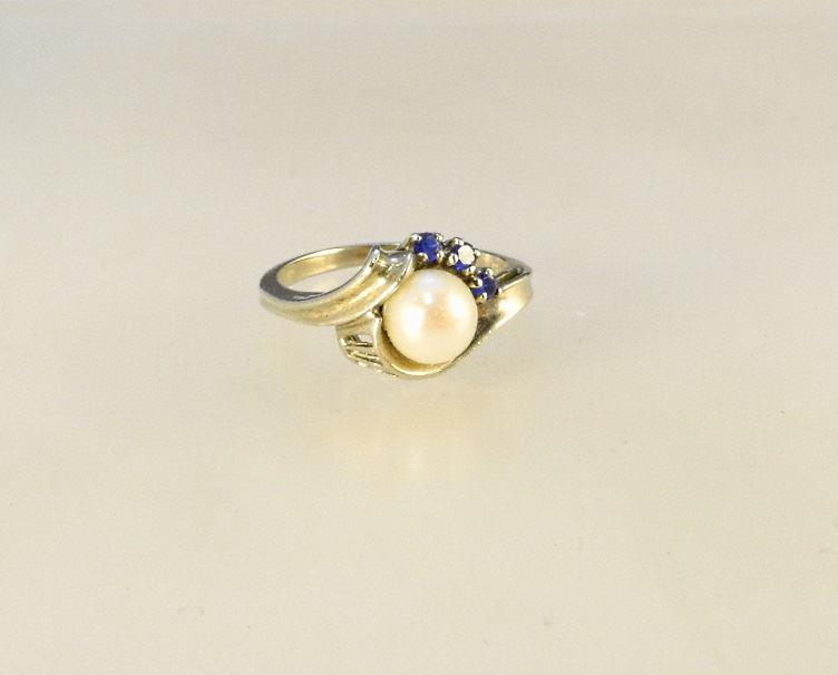 10K White Gold Ring with a Cultured Pearl & 3 Blue (1 of 2)