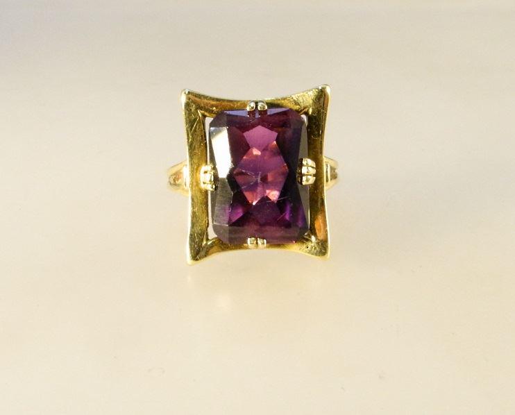 Unmarked Gold (likely 10K) Ring Set a Purple Sapphire (1 of 2)