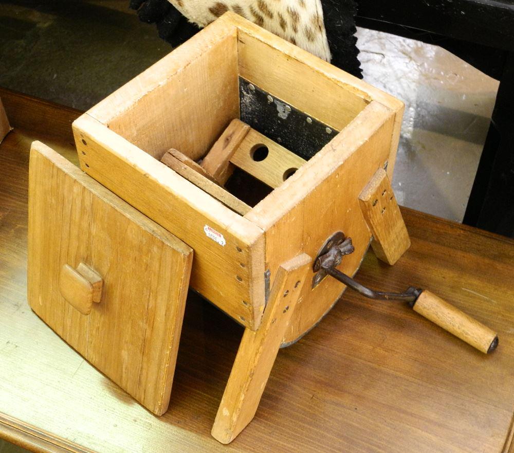 Pine Counter Top Butter Churn. (1 of 1)