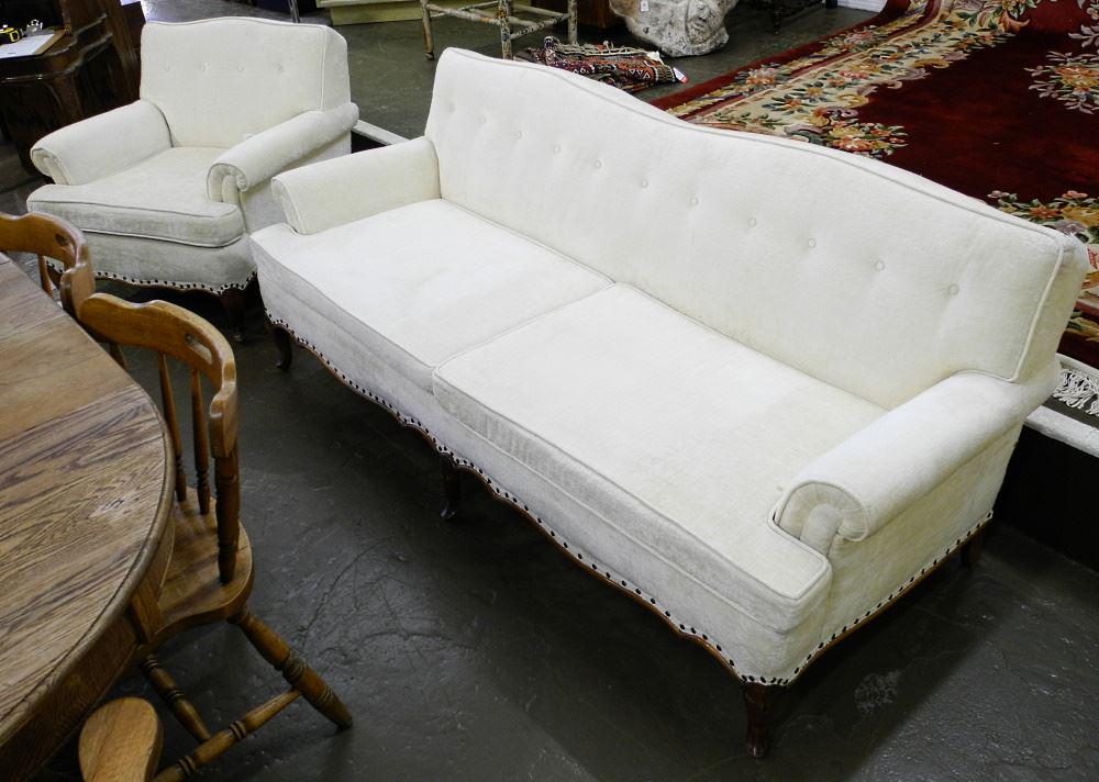 Mahogany Framed Settee & Armchair with Button Back &: Mahogany Framed Settee & Armchair with Button Back & Cream Upholstery.
