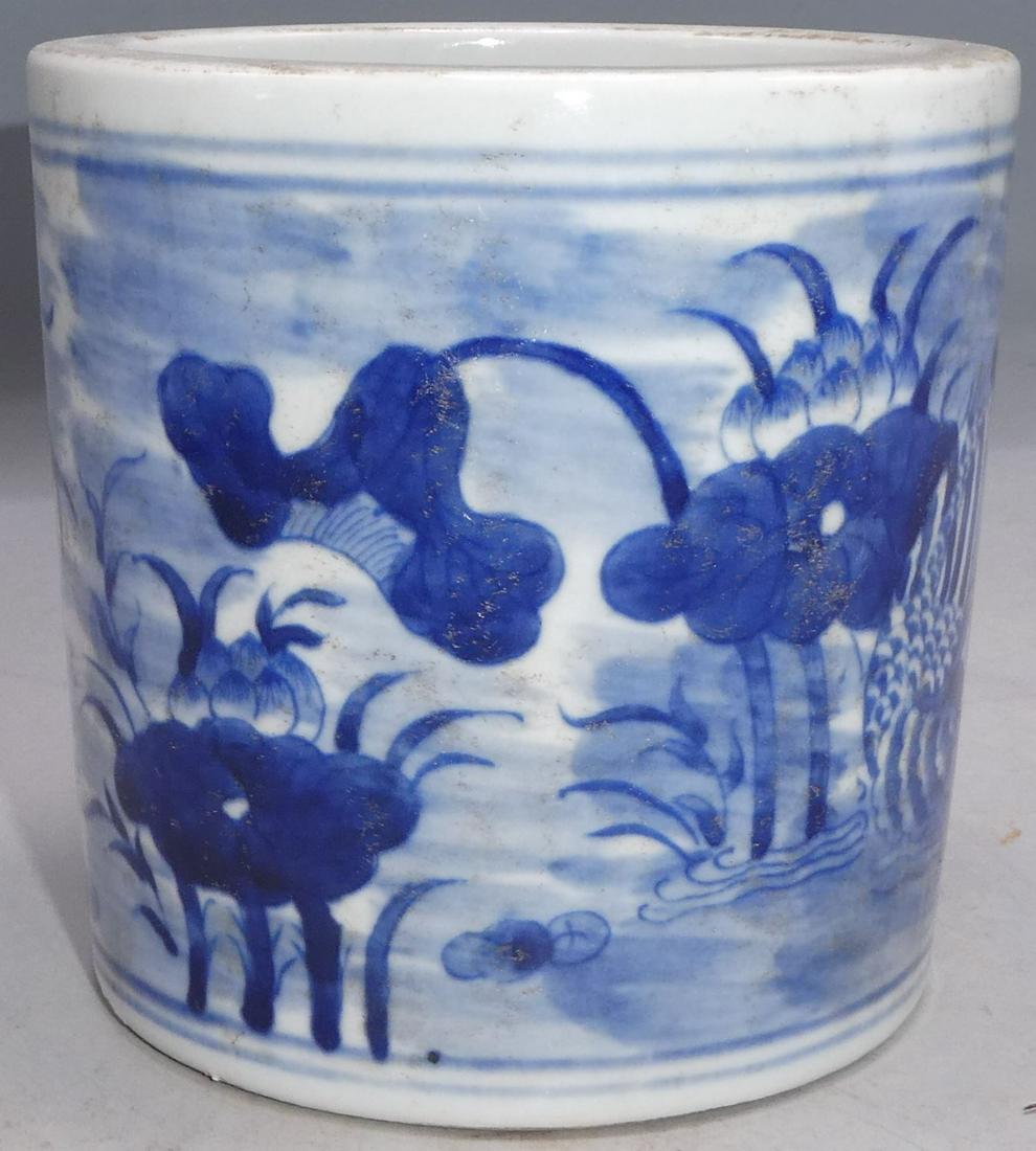 Blue & White "Mandarin Ducks" Brush Pot, 4 1/4" high.: Blue & White "Mandarin Ducks" Brush Pot, 4 1/4" high.