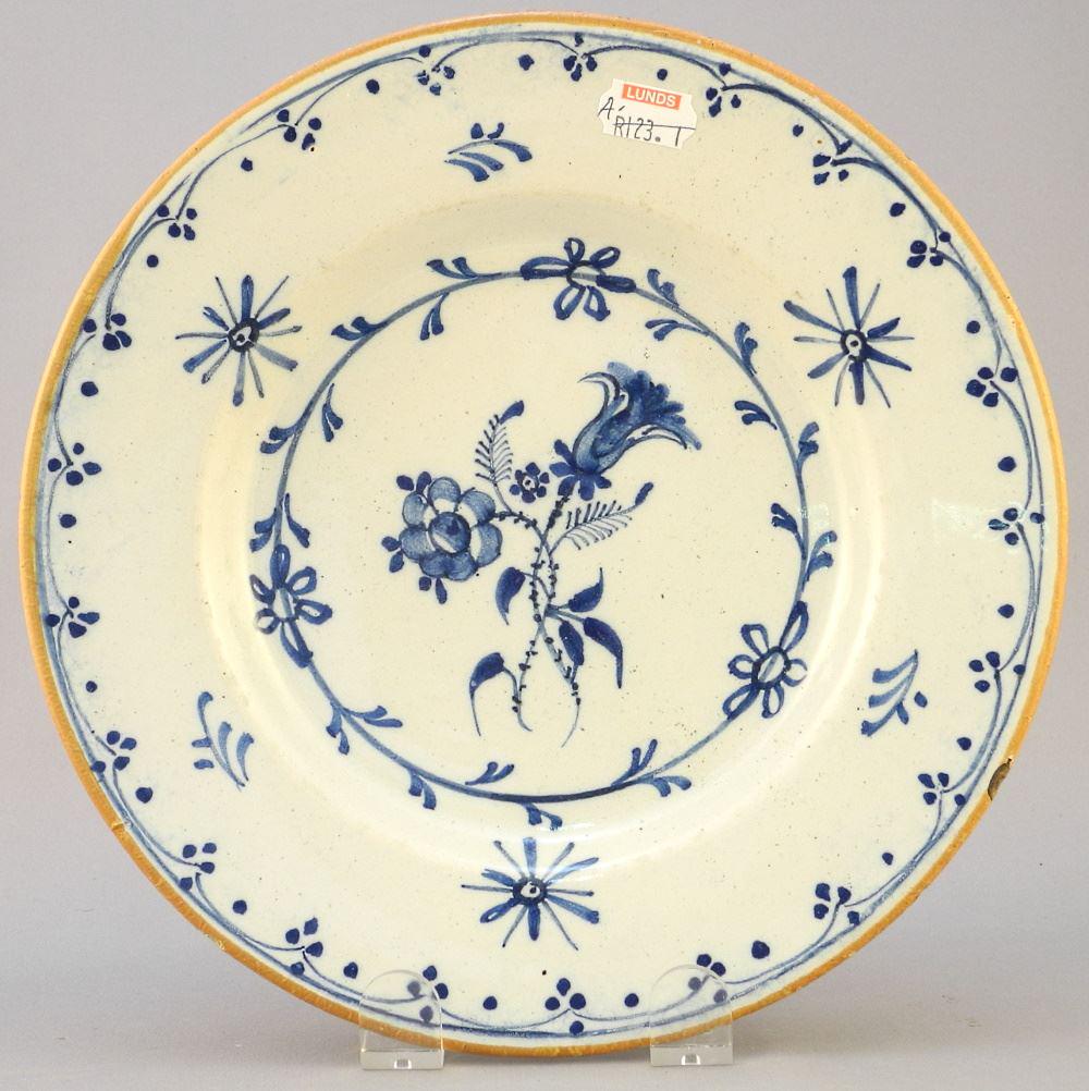 18th Century Dutch Delft Plate, 9" diameter, edge (1 of 3)