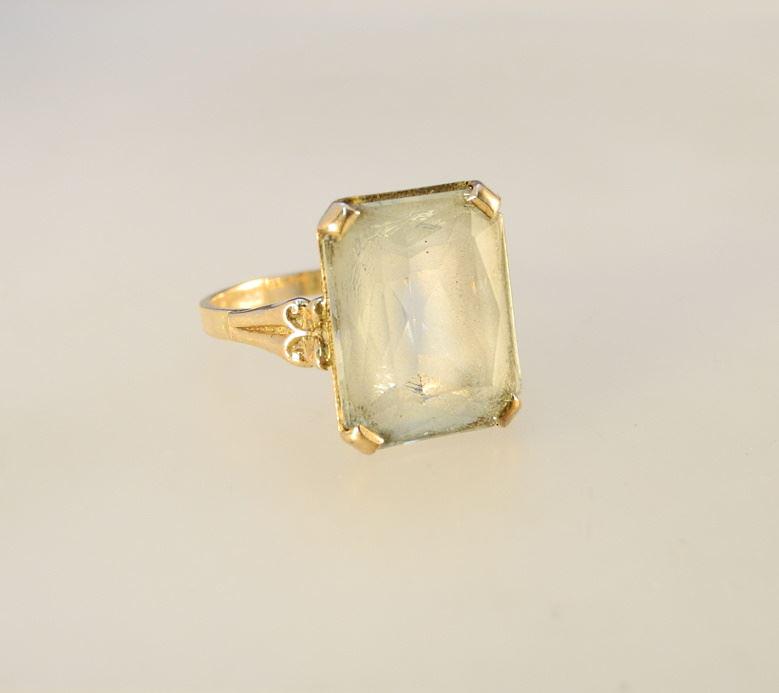 9K Gold Ring set with Aquamarine. (1 of 5)