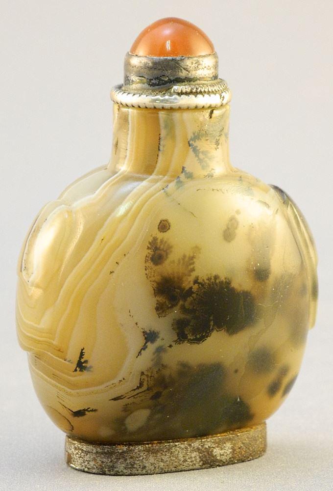 Quartz Striated Agate Snuff Bottle with black (1 of 6)