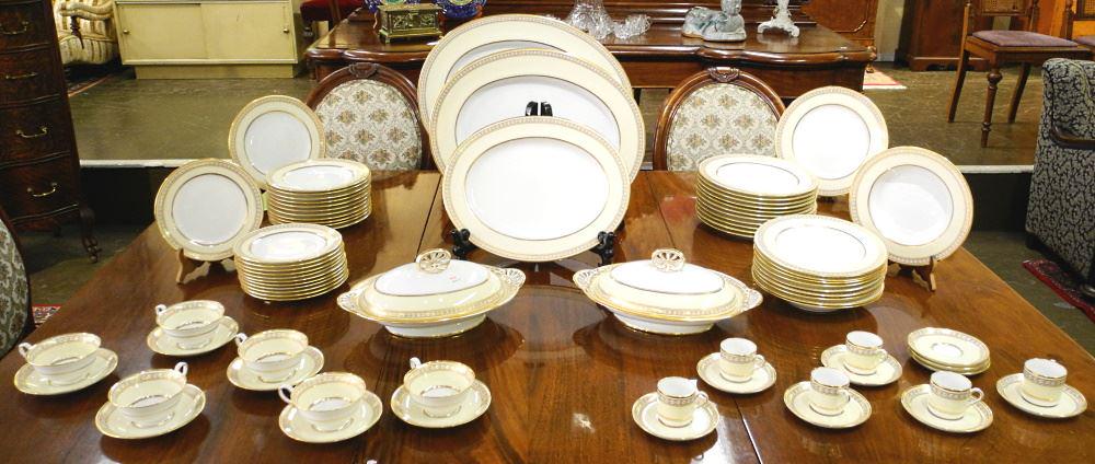 Spode Fine Bone China Part Dinner Service.: Spode Fine Bone China Part Dinner Service.