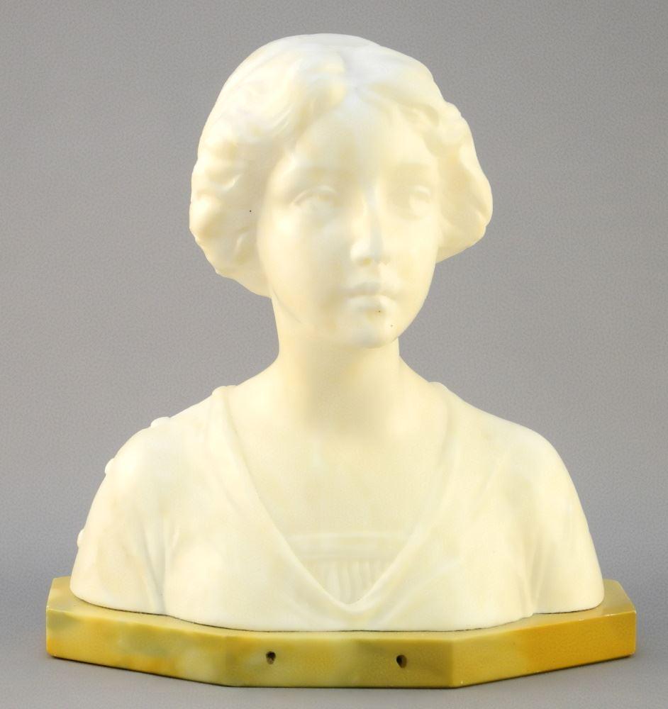 Art Deco Alabaster Carving of a Woman.: Art Deco Alabaster Carving of a Woman.
