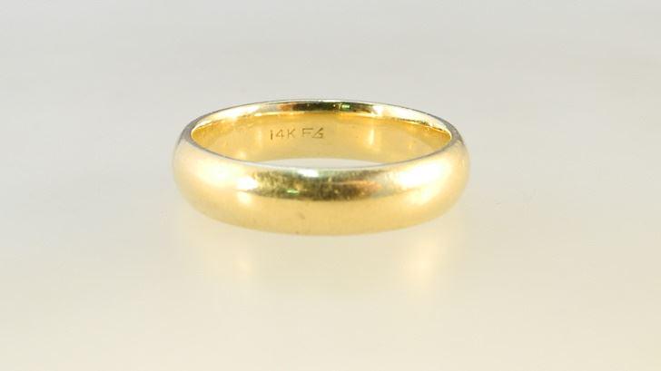 14K Gold Ring Band. (1 of 2)