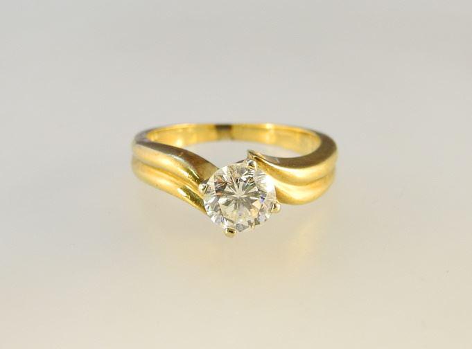 18K Gold Solitaire Ring.: 18K Gold Solitaire Ring.