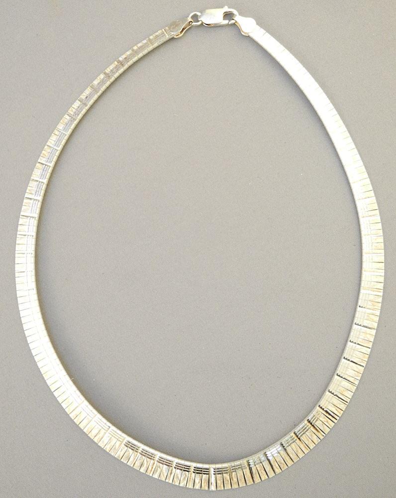 Italian Textured Sterling Silver Necklace. (1 of 3)