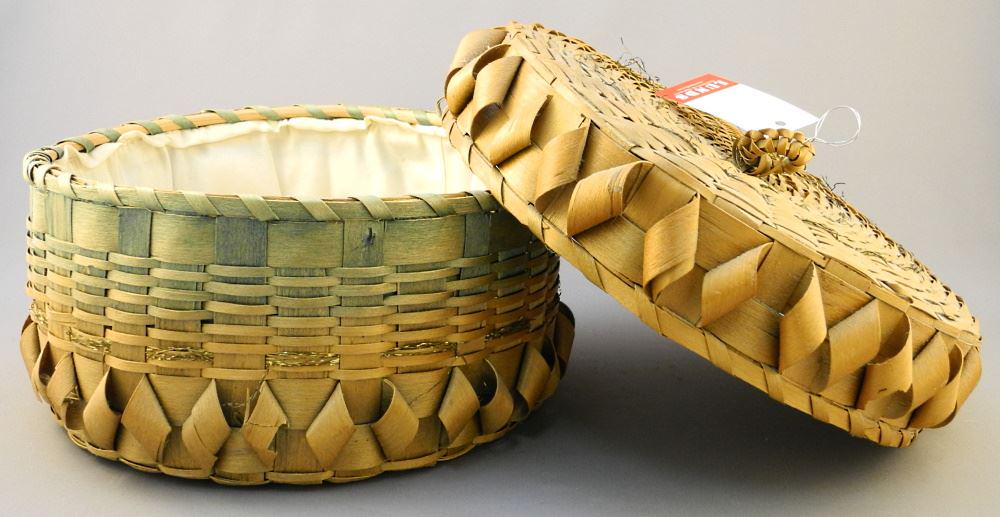 Mi'Kmaq Round Covered Basket, 5" high. (1 of 2)
