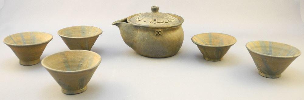 Bizen Yaki Teapot & 5 Cups, pot 4 3/4" length. (1 of 5)