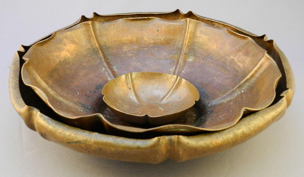 3 Arts & Crafts Style Copper Bowls, 4 1/8" - 11 1/2" (1 of 3)