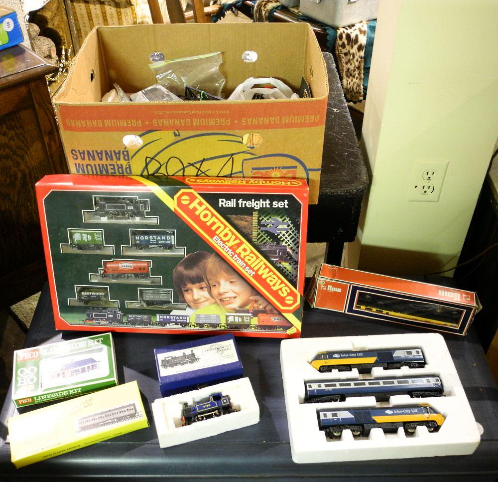 Lot of British Locomotives & Rolling Stock: Hornby/ (1 of 2)