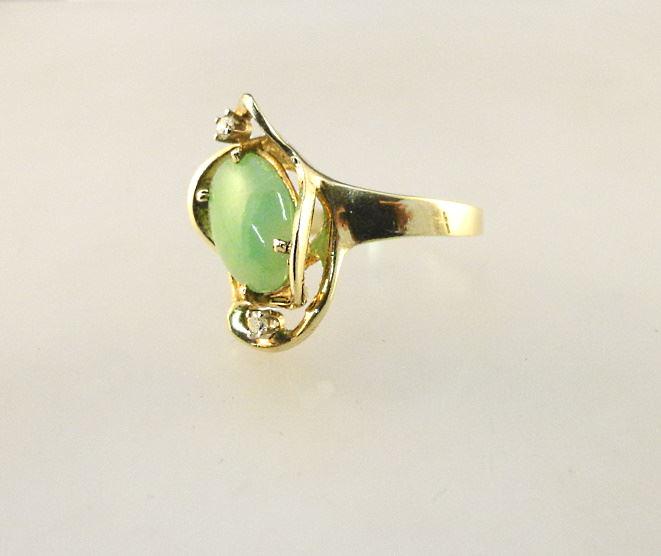 14K Jade Cabochon Ring with 2 Diamonds. (1 of 3)