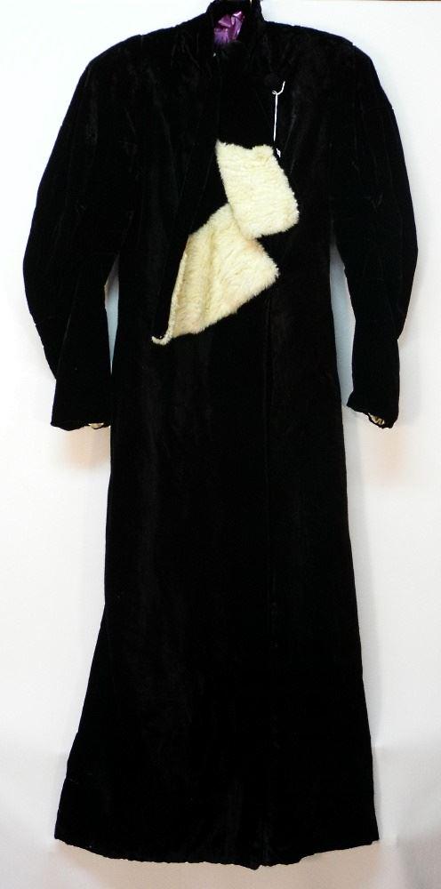 Vintage 1930's Townley Black Velvet & Silk Lined Opera (1 of 3)