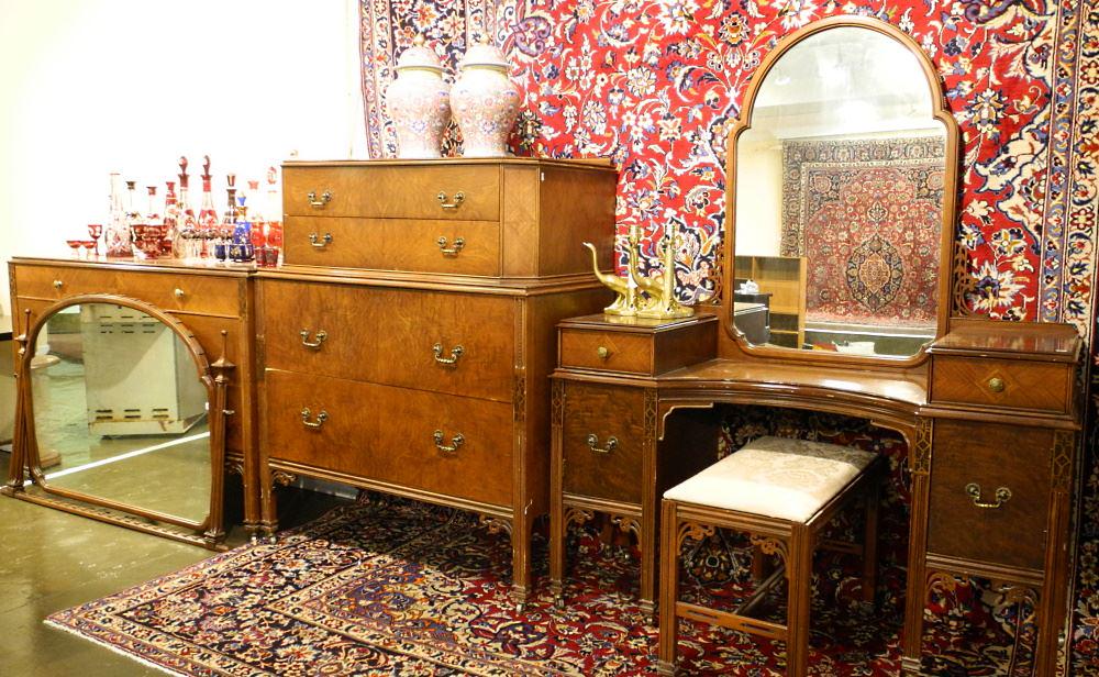 Vintage Hespeler Walnut 4 Piece Bedroom Suite. (1 of 5)