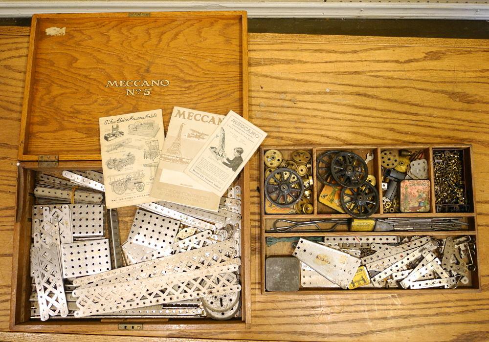Meccano No.5 Set in Wood Box. (1 of 2)