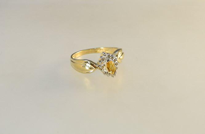 10K Gold & Citrine Ring, TW:2.02 Grams. (1 of 3)