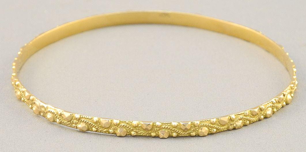 18K Gold Baroque Finish Bangle.: 18K Gold Baroque Finish Bangle.