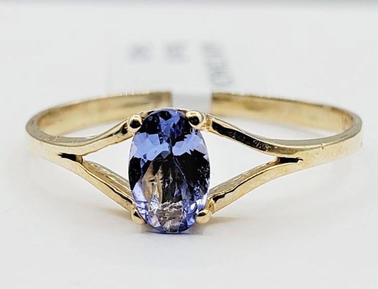 10K Yellow Gold & Tanzanite Ring, Size 6 3/4. (1 of 7)