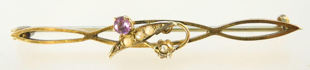 Edwardian 9Ct Seed Pearl & Amethyst Brooch.: Edwardian 9Ct Seed Pearl & Amethyst Brooch.
