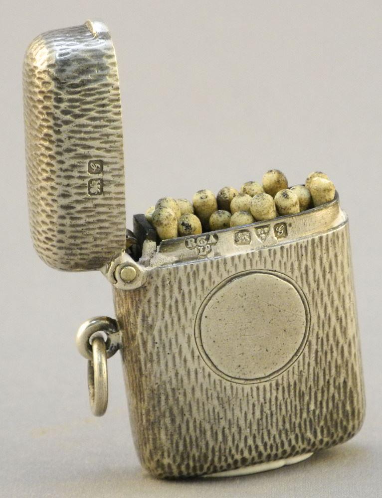 Hallmarked Silver Vesta Case, 1 1/2" high. (1 of 2)