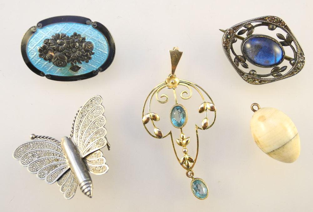 9K Gold Edwardian Pendant/ Guilloche & Butterfly Wing Pendant, Egg.: 9K Gold Edwardian Pendant/ Guilloche & Butterfly Wing Pendant, Egg.