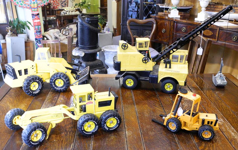 Collection of 4 Vintage Tonka Excavators / Construction Vehicles. (1 of 1)