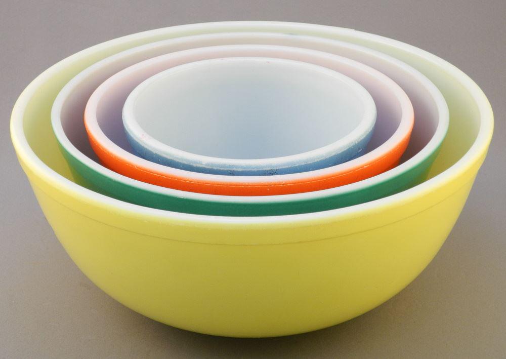 Set of 4 Nesting Pyrex Mixing Bowls, Largest (1 of 2)