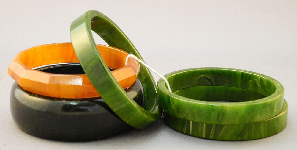 5 Bakelite Bangle Bracelets. (1 of 1)