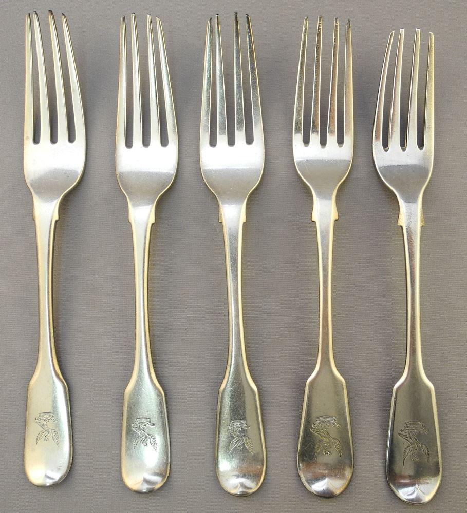 5 Victorian Hallmarked Sterling Forks with Gryphon Crest, 6 5/8"L, 226 Grams. (1 of 3)