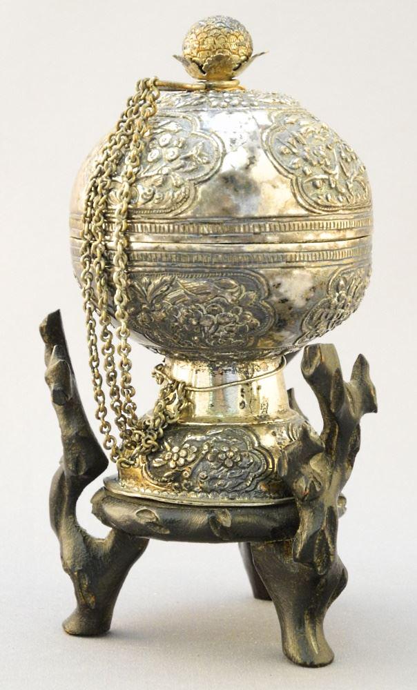 Indonesian Silver Betel Nut Box (4 1/4"H) with a Stand. (1 of 8)