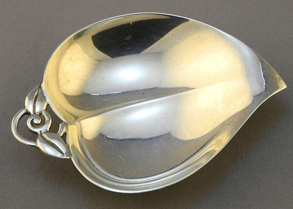 "Tiffany & Co. Makers" Sterling Silver Leaf Shape Dish. (1 of 6)