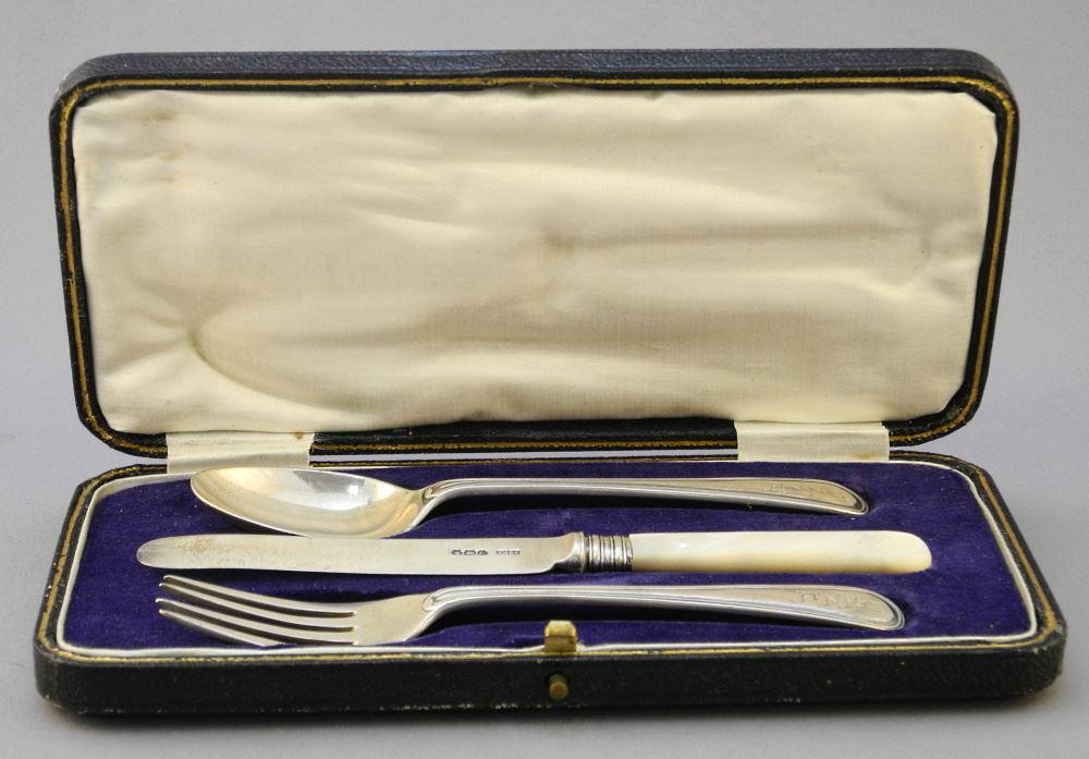 Hallmarked Sterling Silver Child's Cutlery Service, James Dixon & Sons, Sheffield, 1929, TW 89 gr (1 of 6)