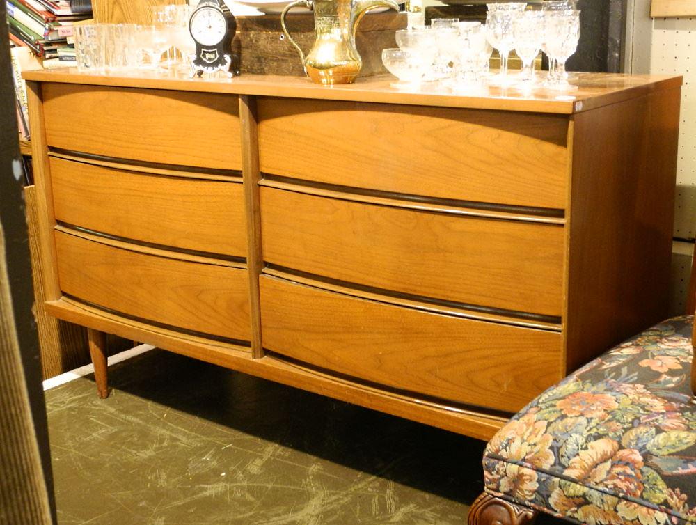 Walnut Double Dresser. (1 of 2)