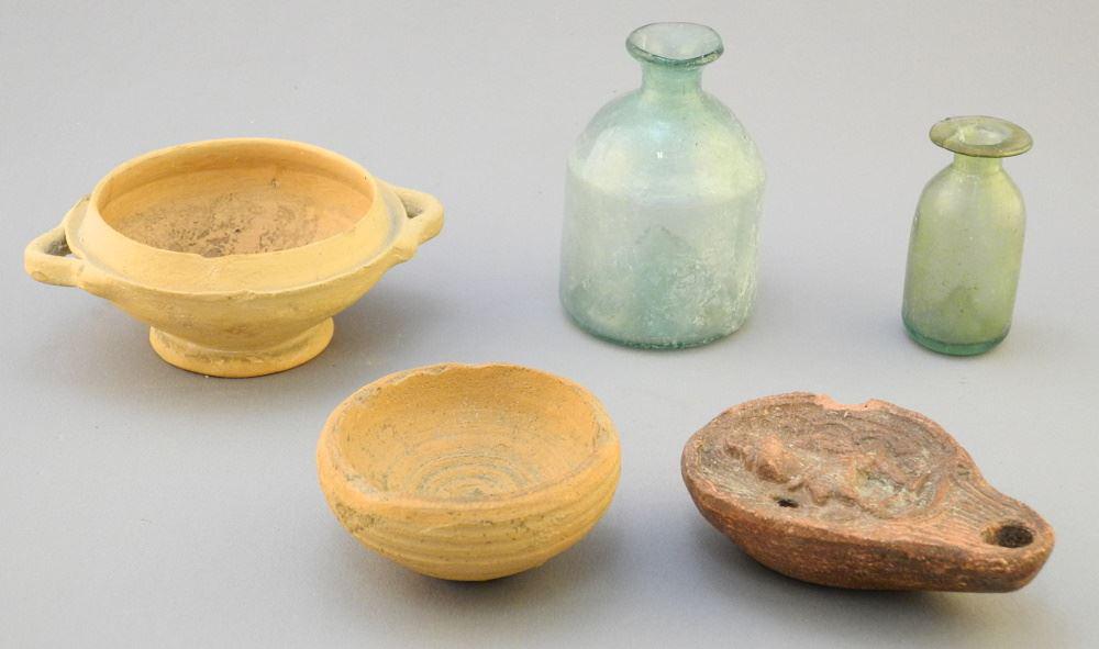 5 Pieces of Roman Pottery & Glass, 2 3/4" - 4 1/2" Wide. (1 of 7)