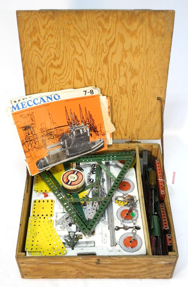 Old Set of Meccano in Handmade Box. (1 of 1)