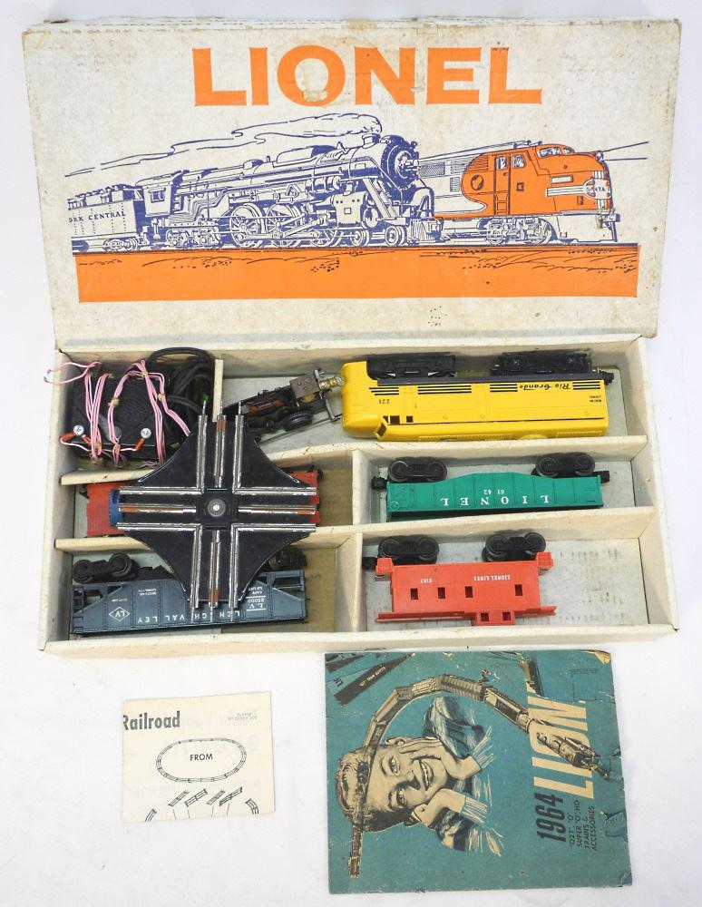 Lionel Train Set No. 11440 5 Unit Diesel Freight with Original Box. (1 of 2)
