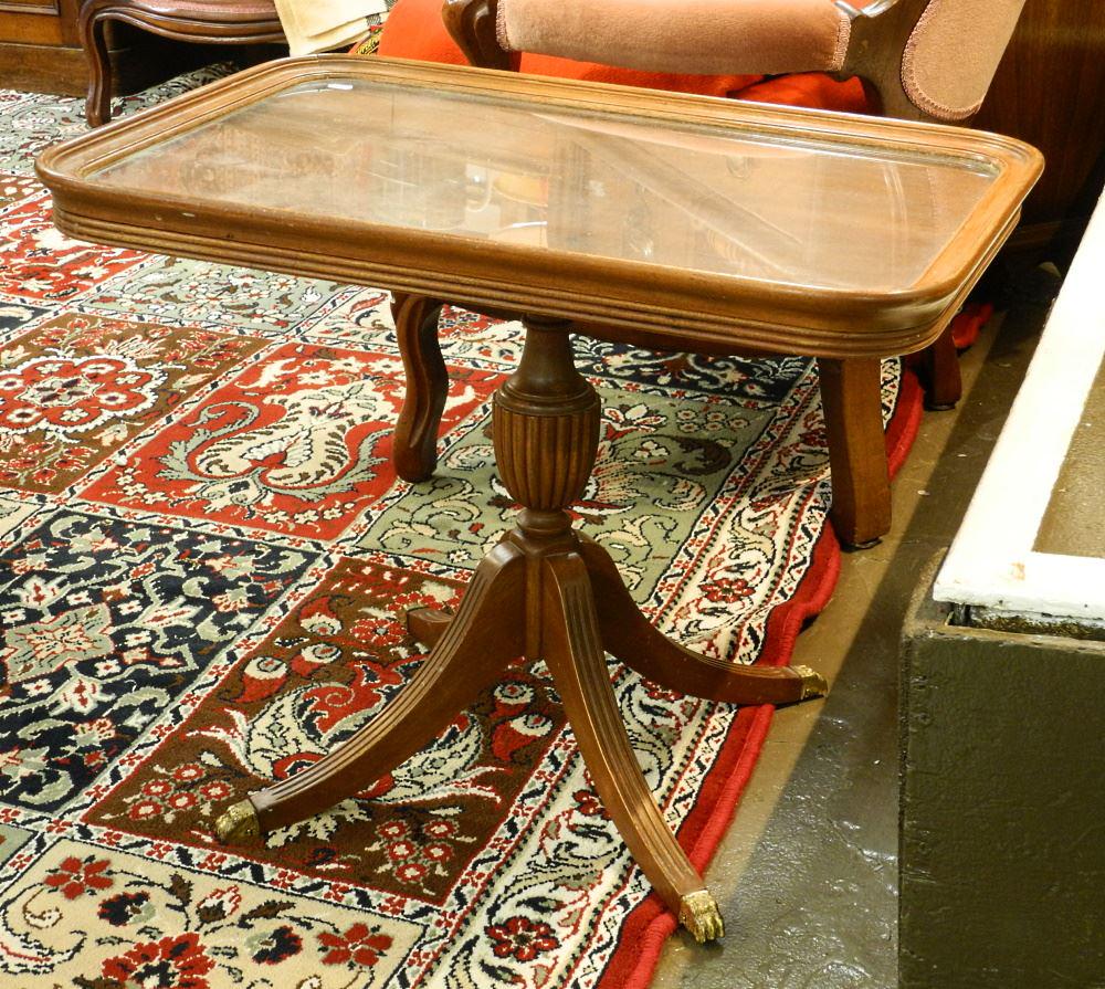 Duncan Phyfe Walnut Cocktail Table, 26" Wide.: Duncan Phyfe Walnut Cocktail Table, 26" Wide.